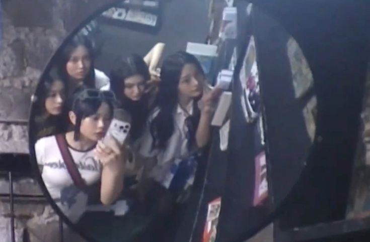 K-pop girlgroup idol (wear glasses edition)