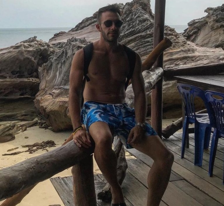 Hangisini sokak dövüşünde ezip rezil etmiştir?
