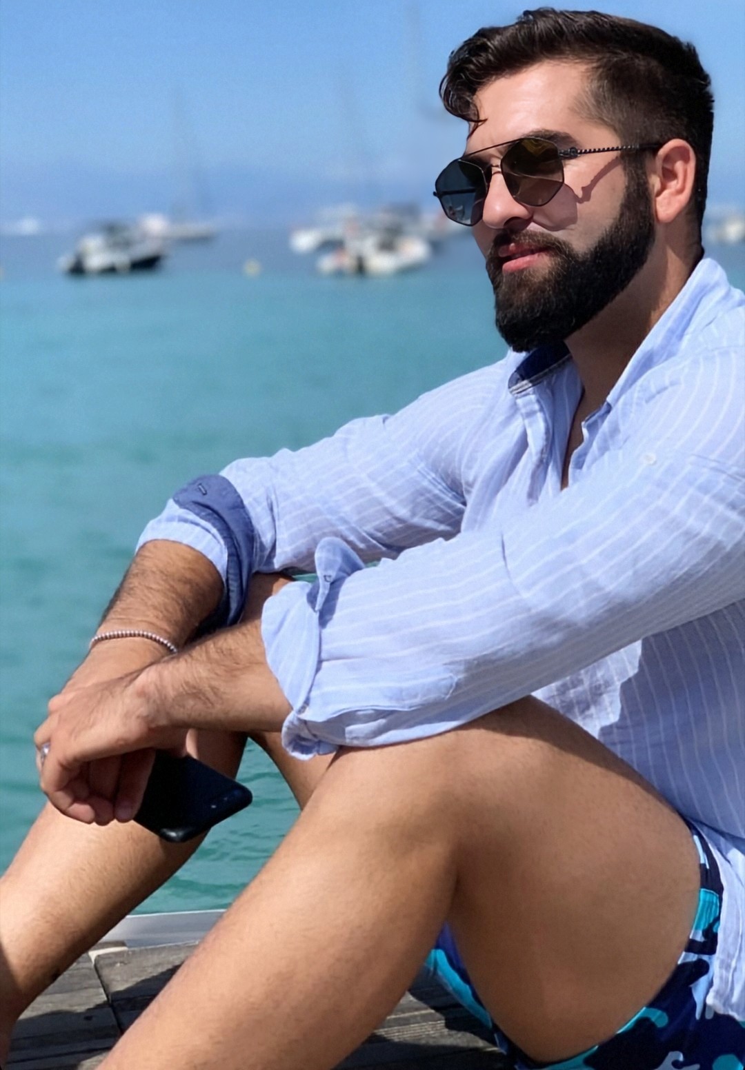 Hangisinde o benim kadınım, dokunanı oyarım diyor?
