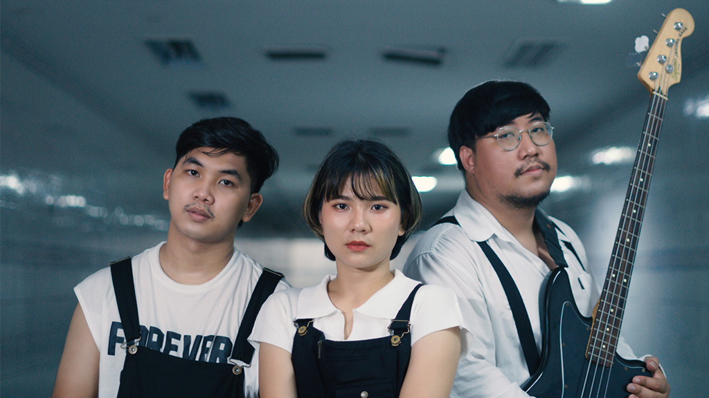 เพลง Hit And Run