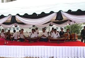 เพลงไทยน่าจัด (Thai song)