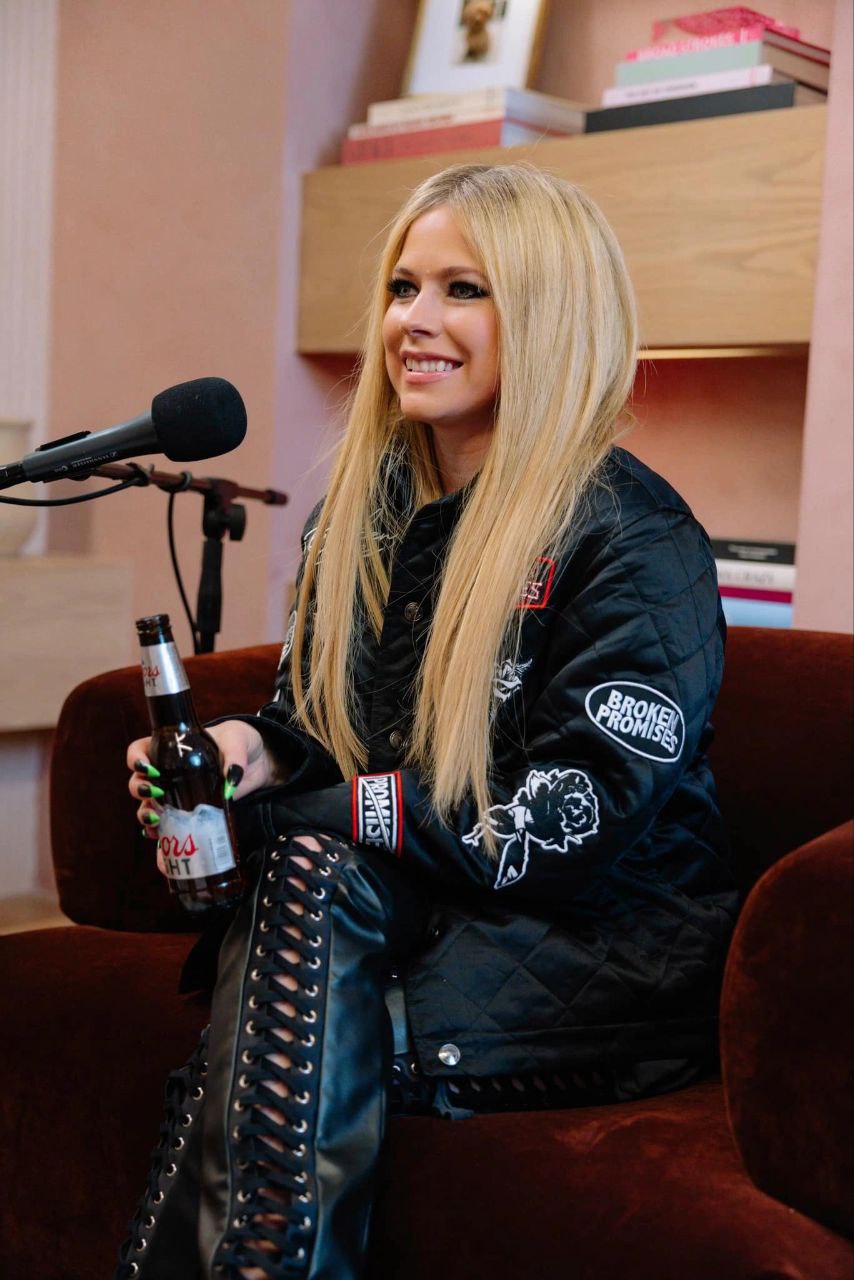 Hottest Avril Lavigne photos