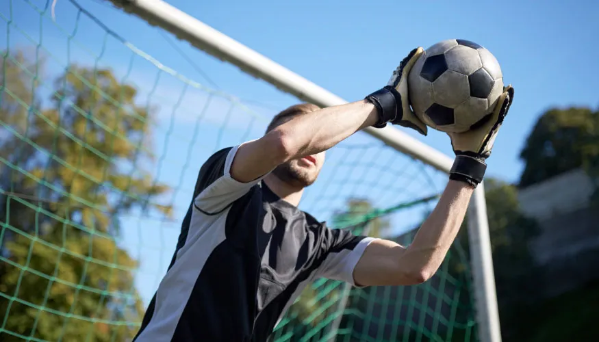 WHO IS THE BEST GOALKEEPER?