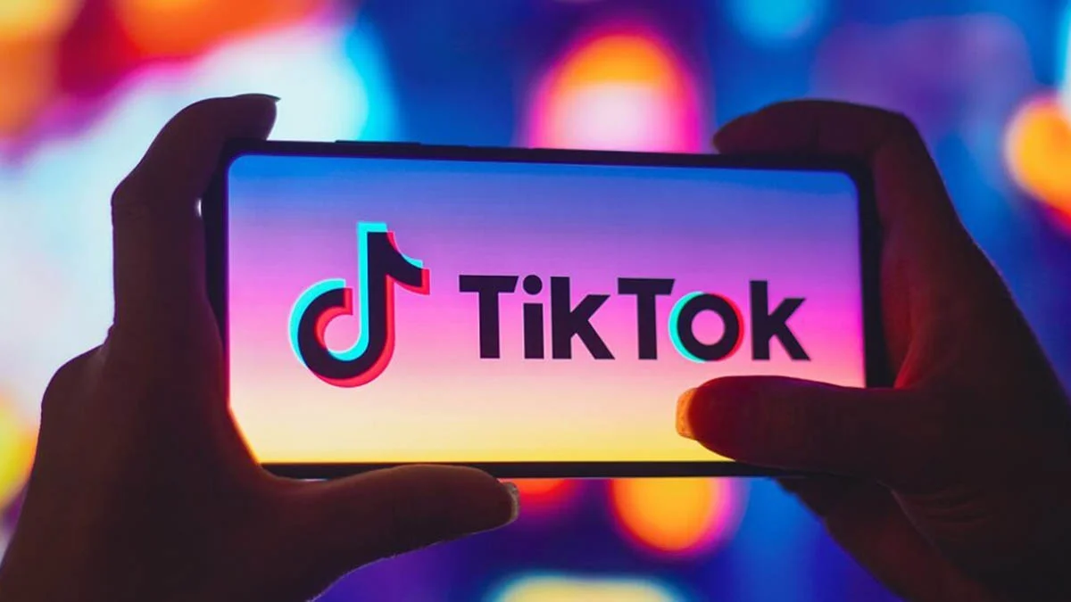 Streamers Peruanas vs Hispanas  (TikTok)