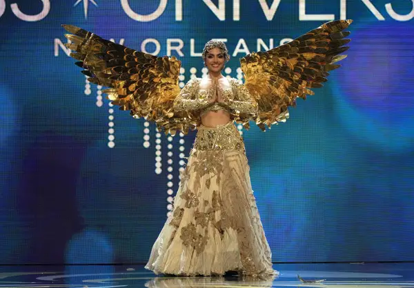 TENUES NATIONALES MISS UNIVERS 2021