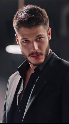 En yakışıklı çukur erkeği