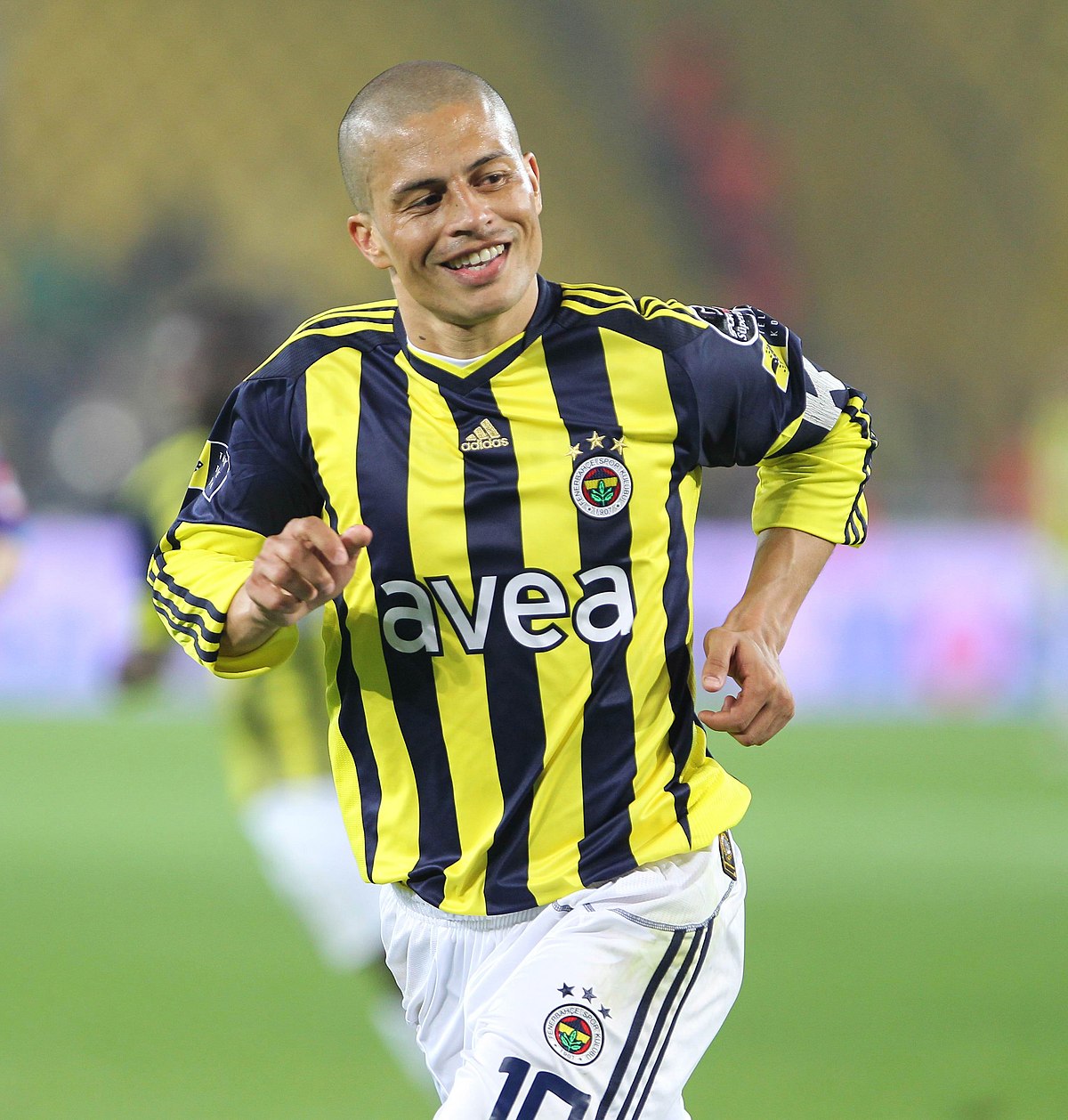 HANGİ FUTBOLCU DAHA İYİ?