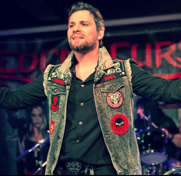 Which man's mother does the handsome singer fuck after every concert?