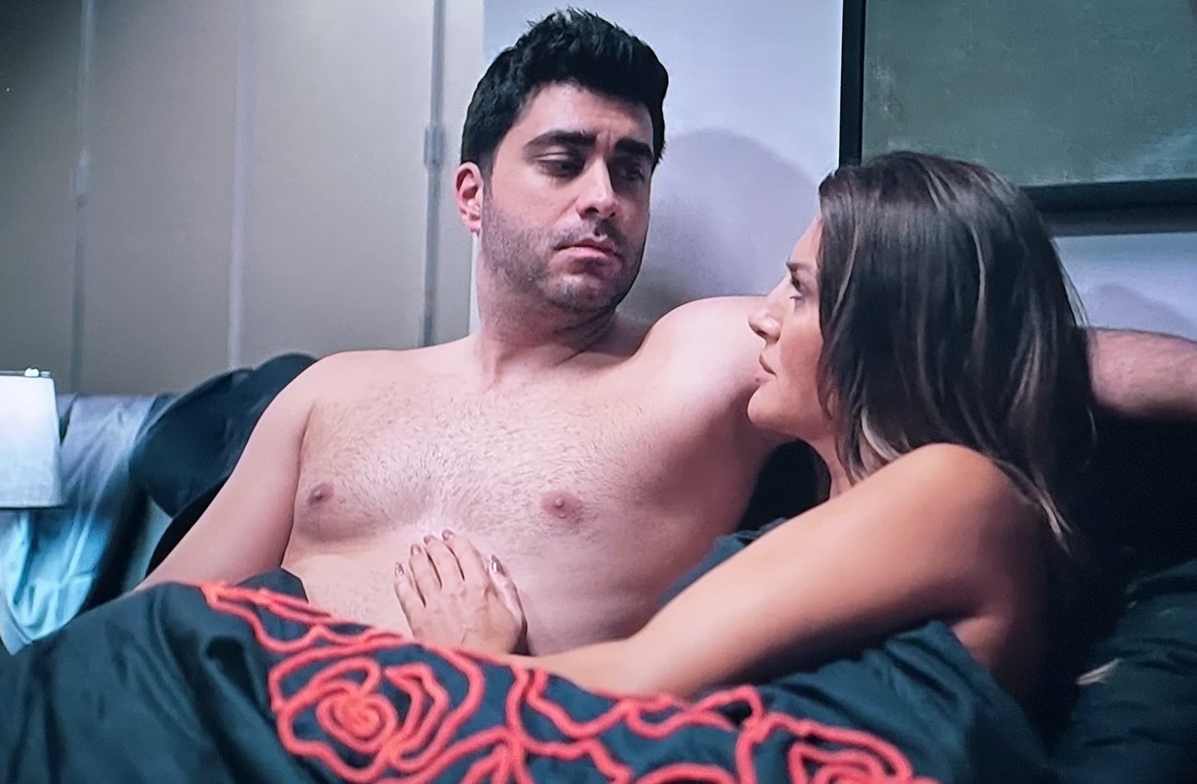 Adam bu bakışmanın hemen ardından kadına ne söylemiştir?