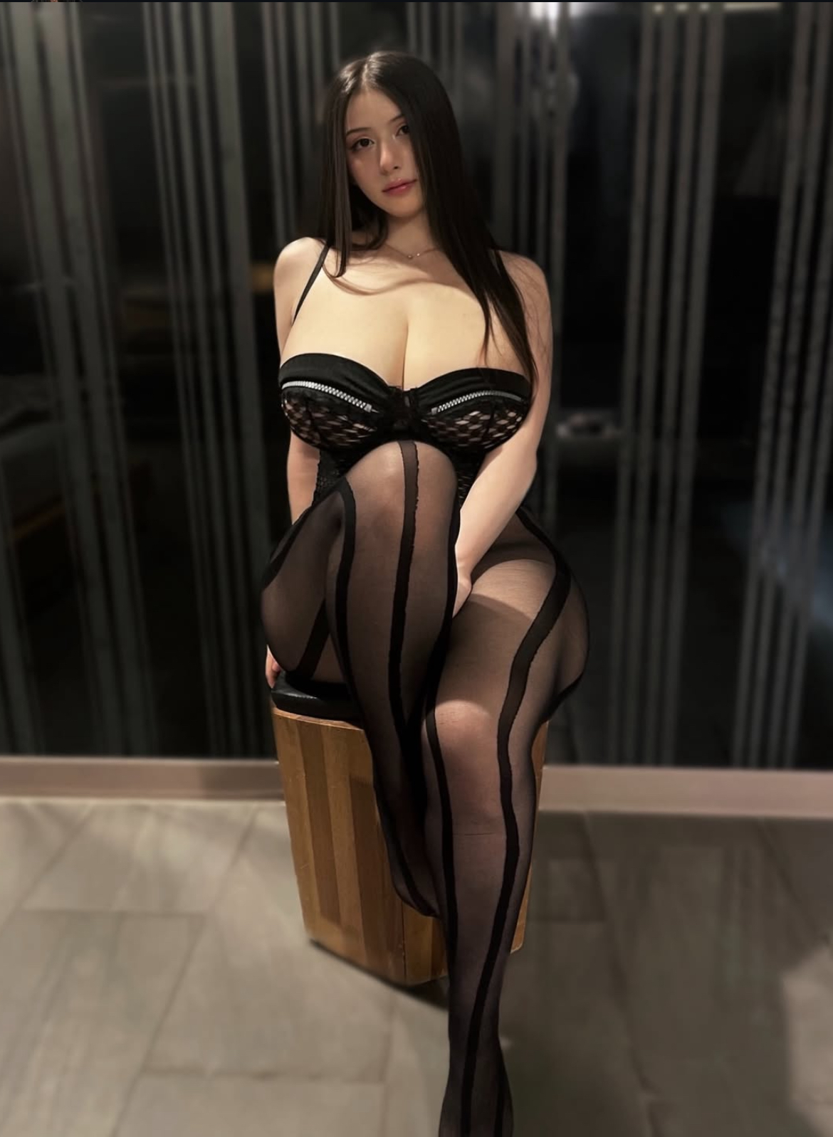 Dark haired beauties 