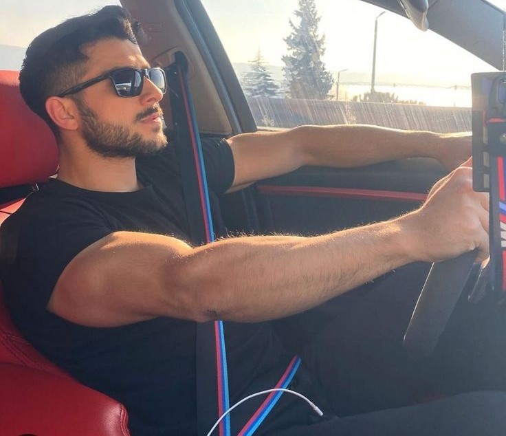 Sence bu adam hangi etnik topluluğa mensup ve pompada kimleri tercih ediyor?