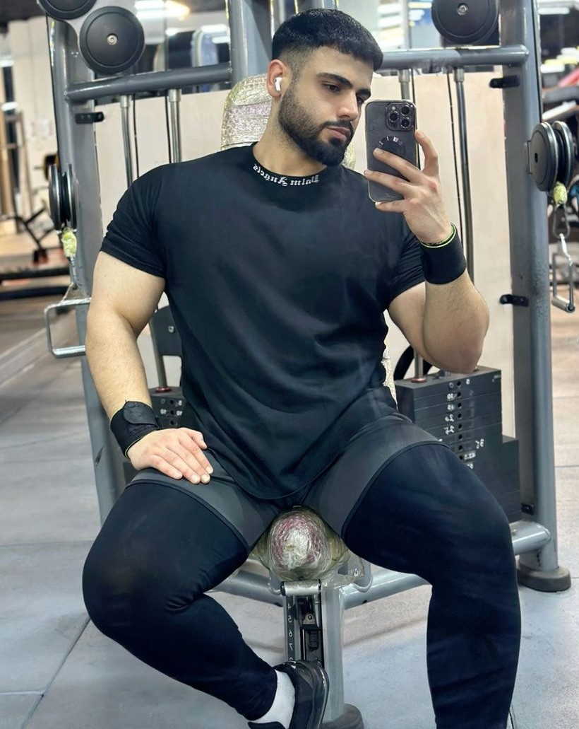 Sence bu milf avcısı kas yığını herif hangi topluluktan biri, kimliği ne?