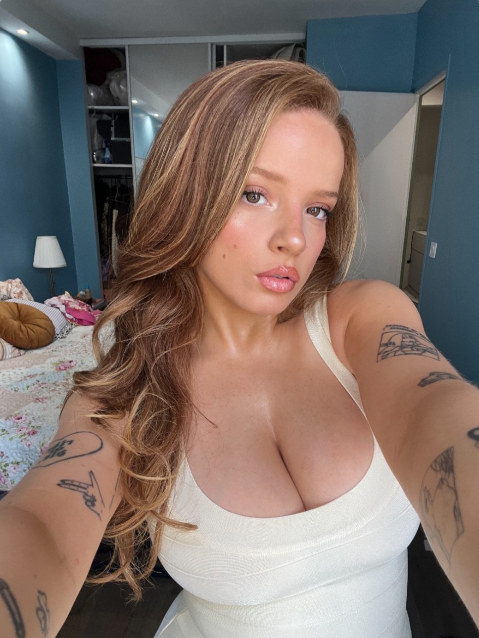Yasmine Golotchoglova hot pics