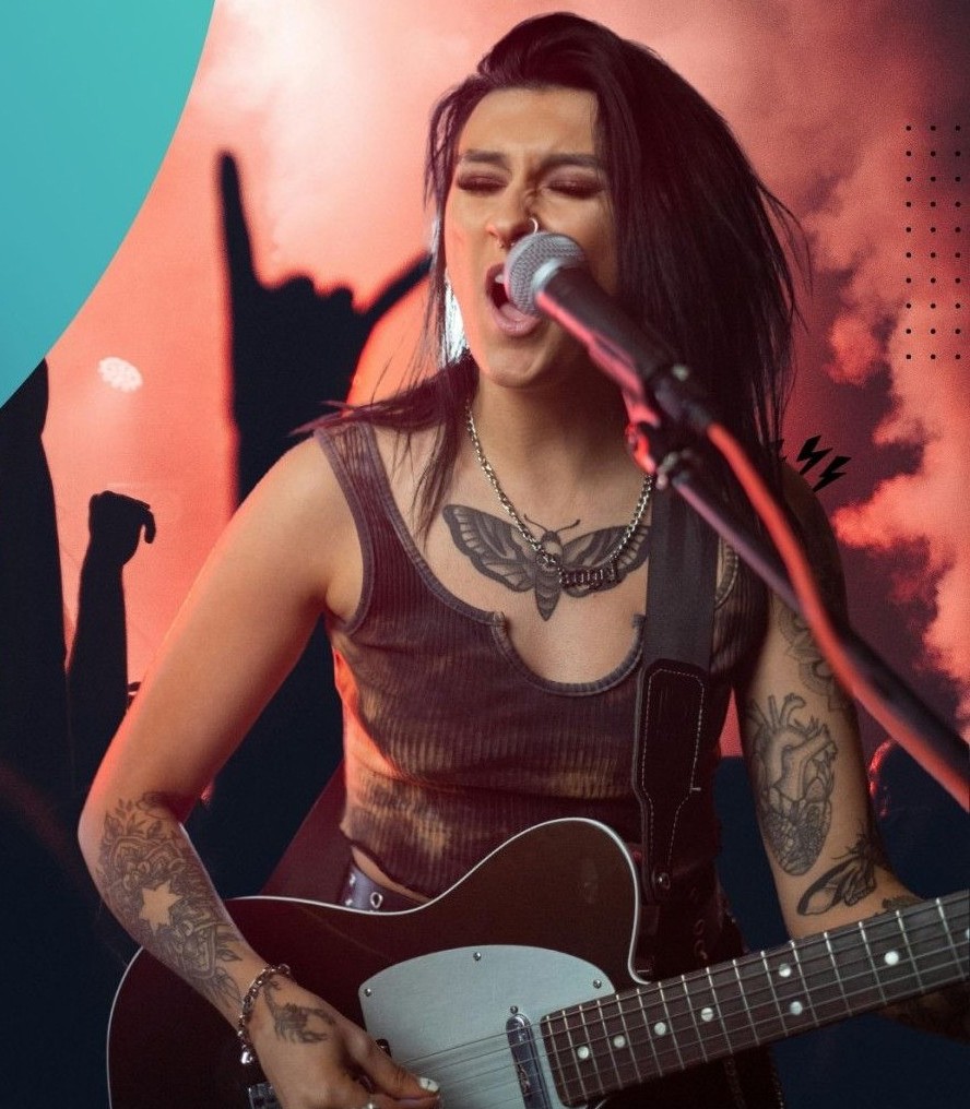 Hangi kadın şarkıcının rock müzikteki vokal performansı daha sağlam? Hangisi daha güçlü sese sahip?