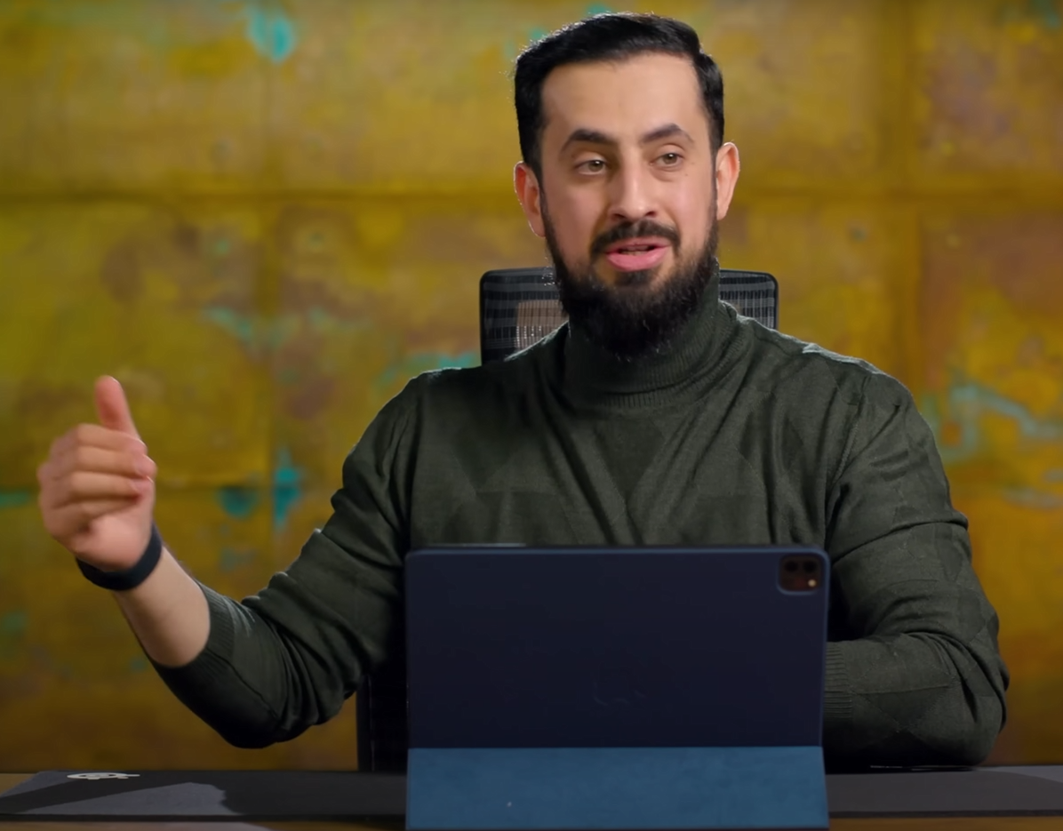 What do you think is the detail that most arouses women about him in this pose?