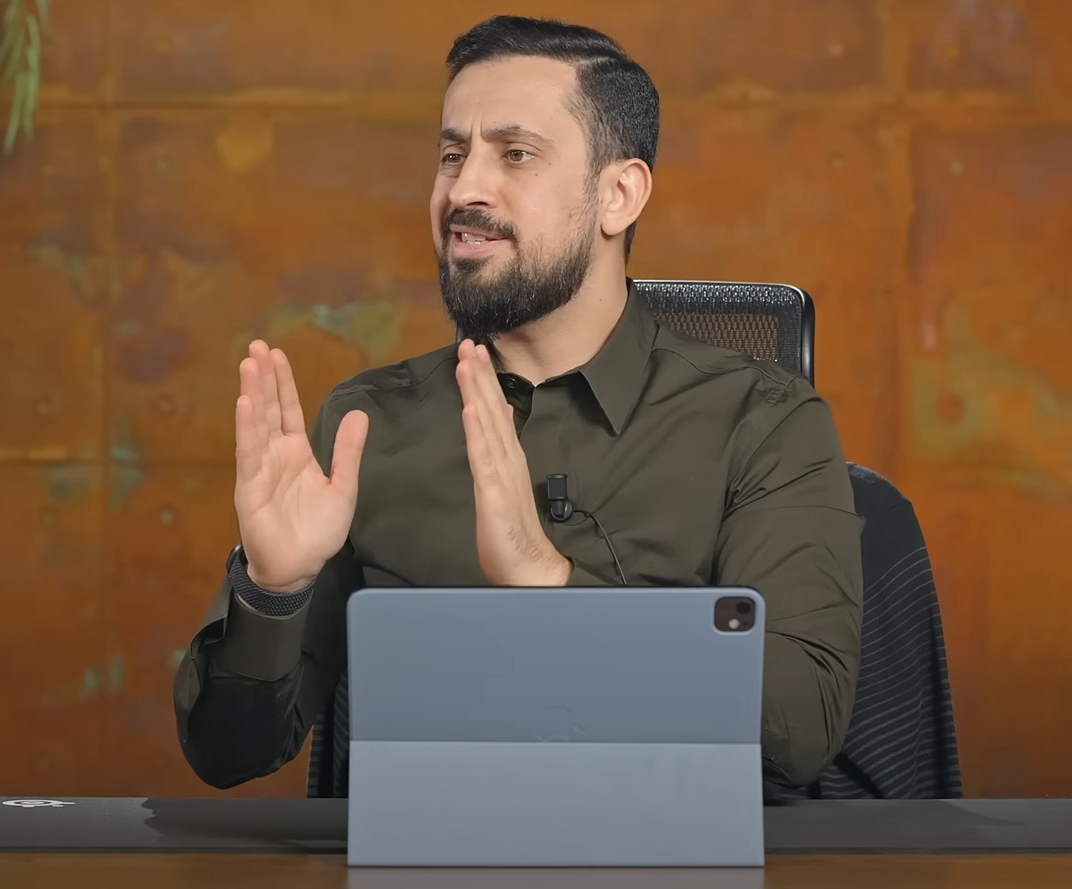 Reis hangi karede, bir husumet sonucu kapışıp yumruklarıyla ezdiği boksörle taşak geçiyor?