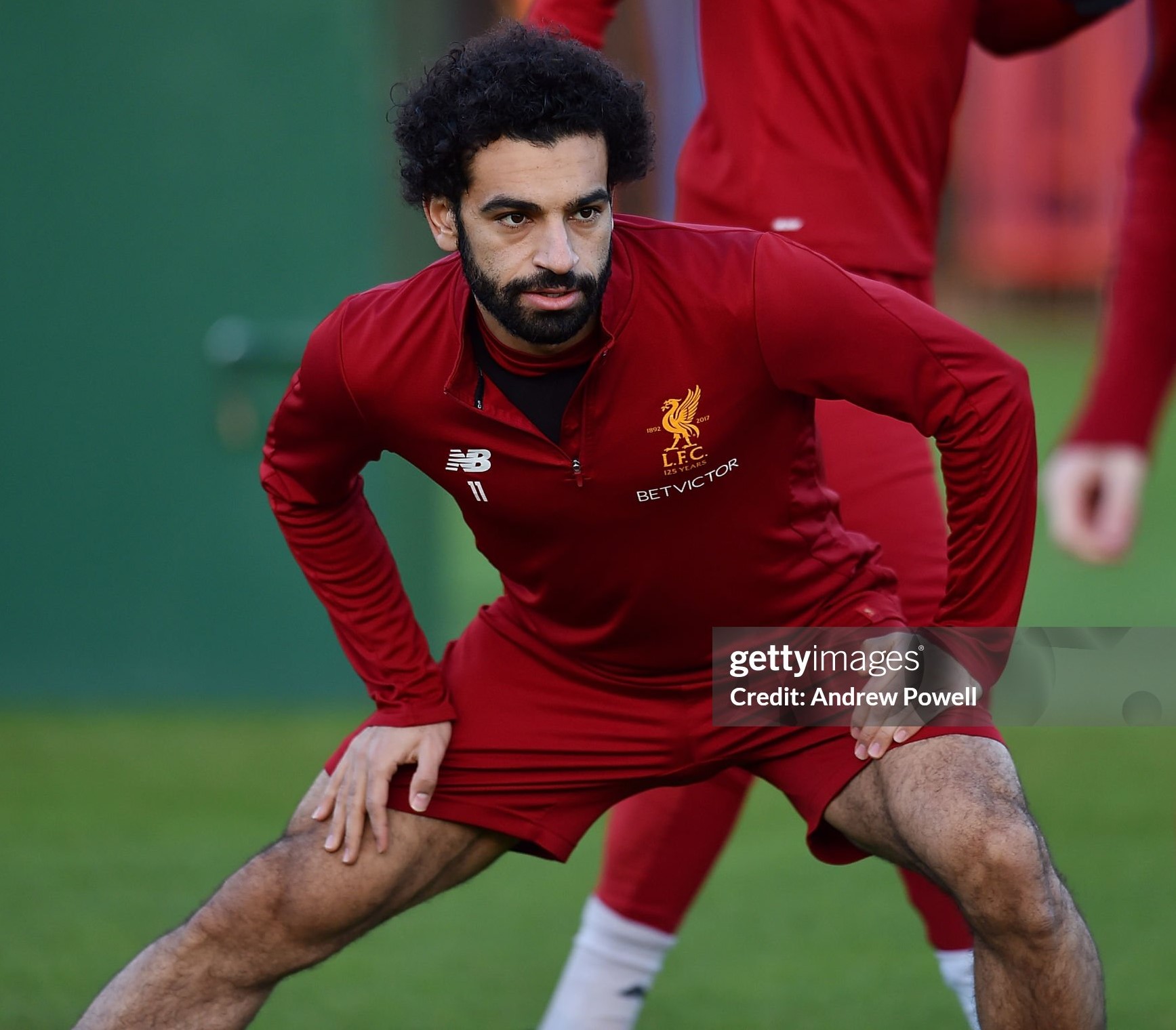 Karizmatik futbolcunun o anki yüz ifadesinde ve beden dilinde öne çıkan duygu hangisi?