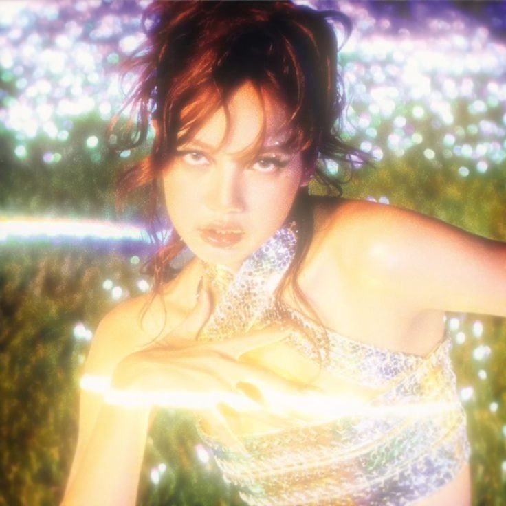 Lisa MV Looks