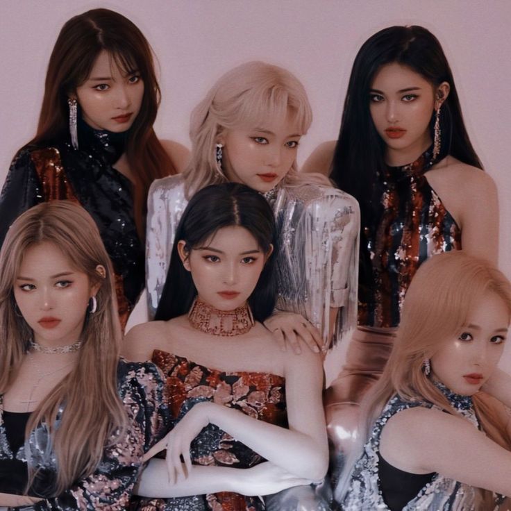 Everglow MV Outfits