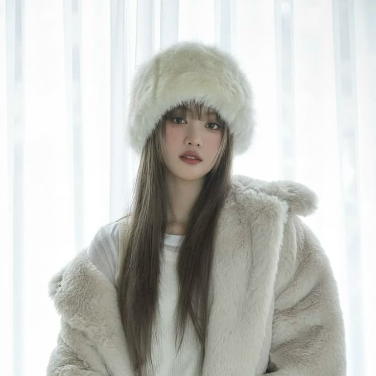 Minnie MV Looks