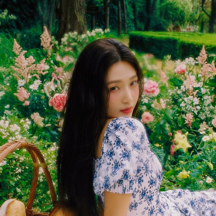 Joy MV Looks