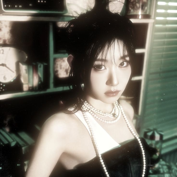 Chaeryeong MV Looks