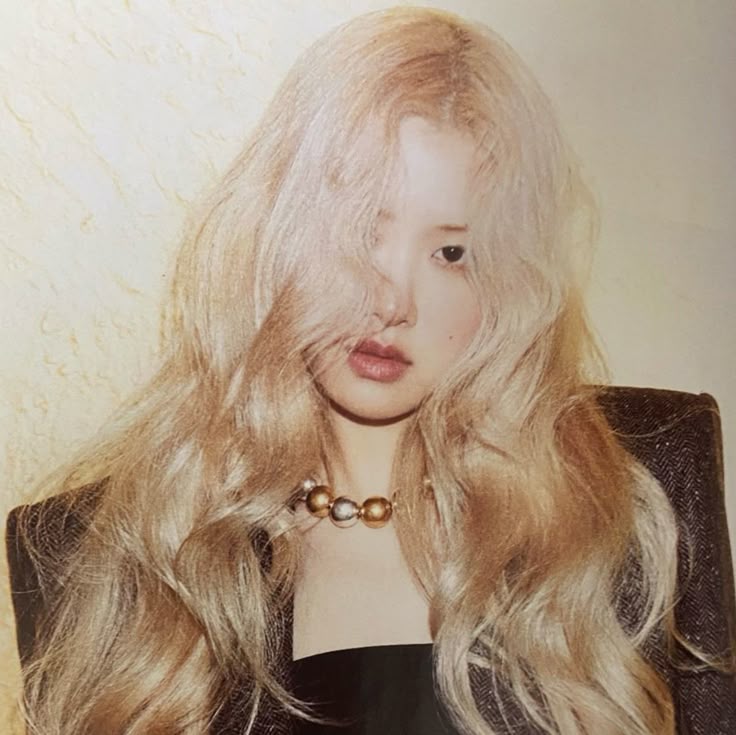 Rosé MV Looks