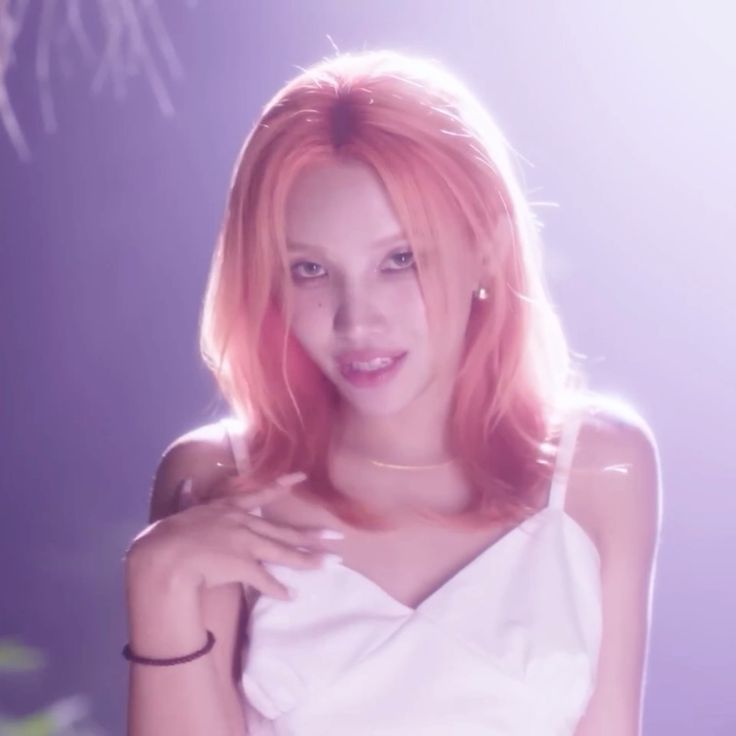 Soyeon MV Looks
