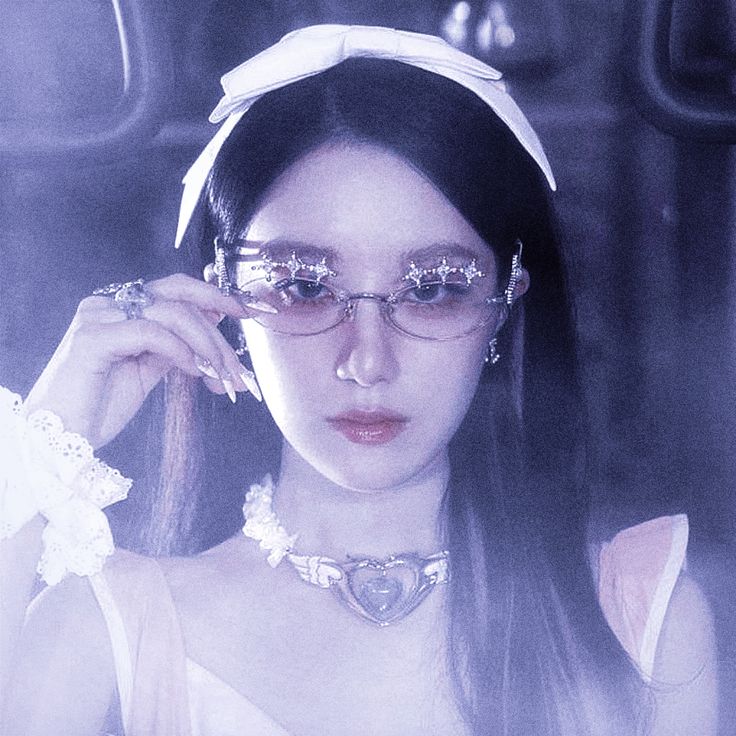 Shuhua MV Looks