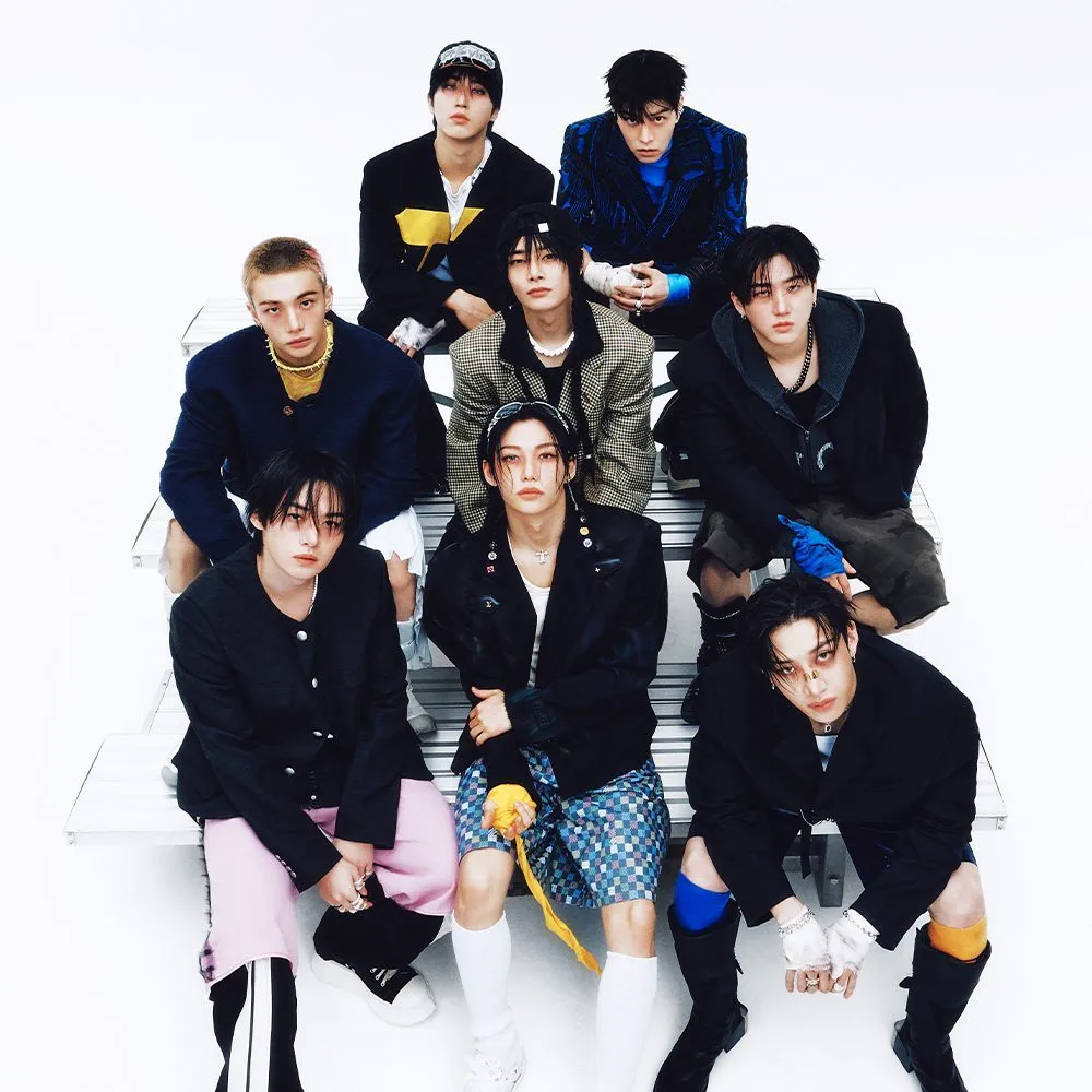 STRAY KIDS