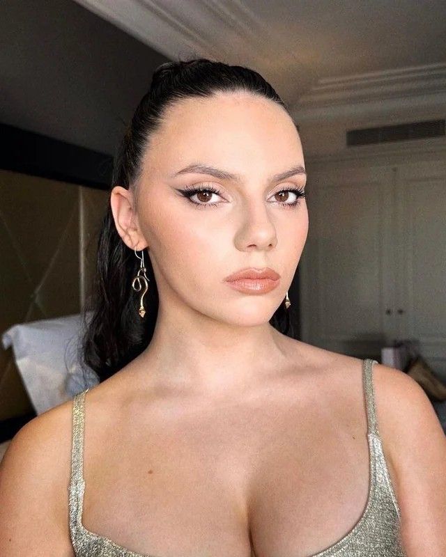 THE MOST ATTRACTIVE WOMEN (2) - 1