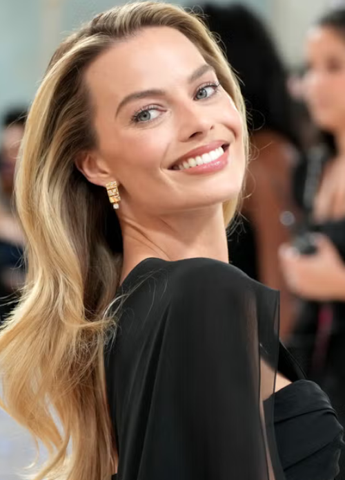 THE MOST HOTTEST WOMAN - 1