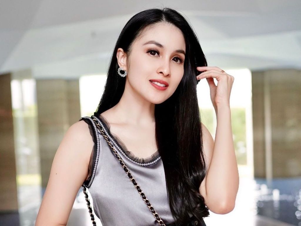 Indonesian Female Celebrities World Cup (Ultimate SIMP Edition) - 1