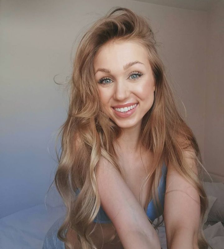 Female influencer - 2