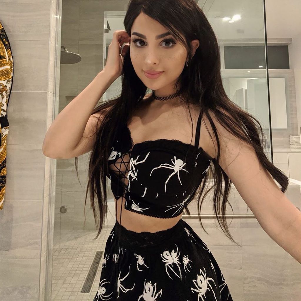 Which female youtuber is more beautiful? - 1