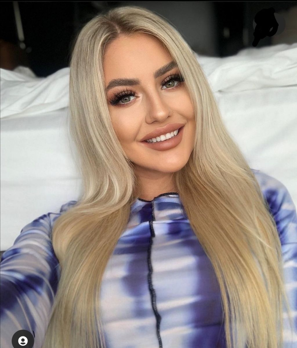 Pl Hot female influencer  - 1