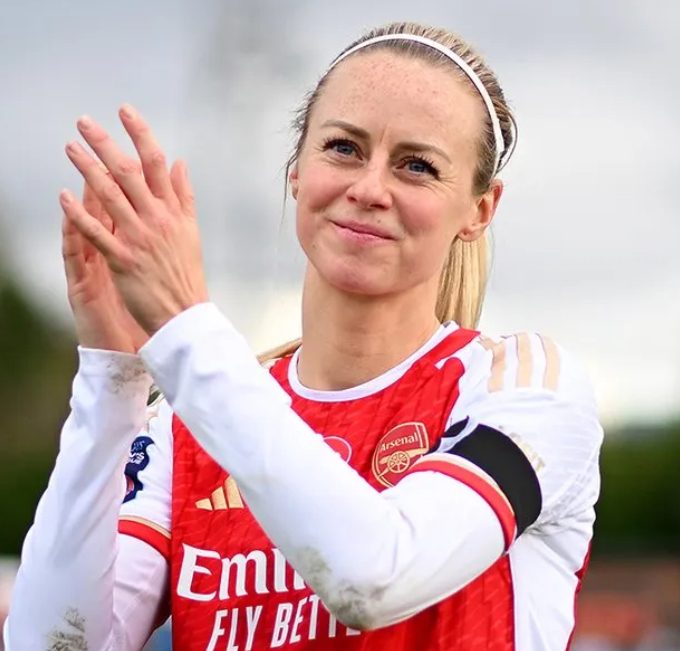 The most beautiful womenโs football player - 1