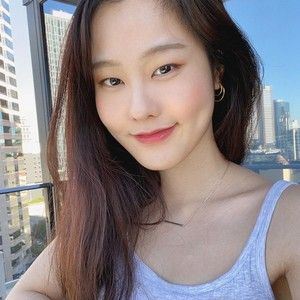 Hottest Female Streamer - 1