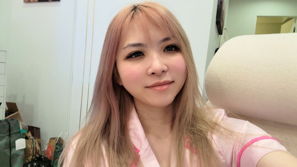 Hottest Female Streamer - 2