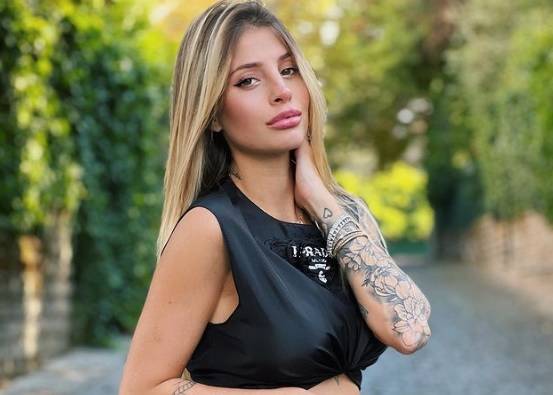 Italian tiktoker/content creator extended version - 2