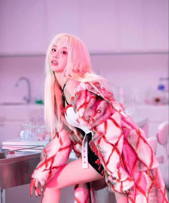 most iconic blonde in kpop - 1