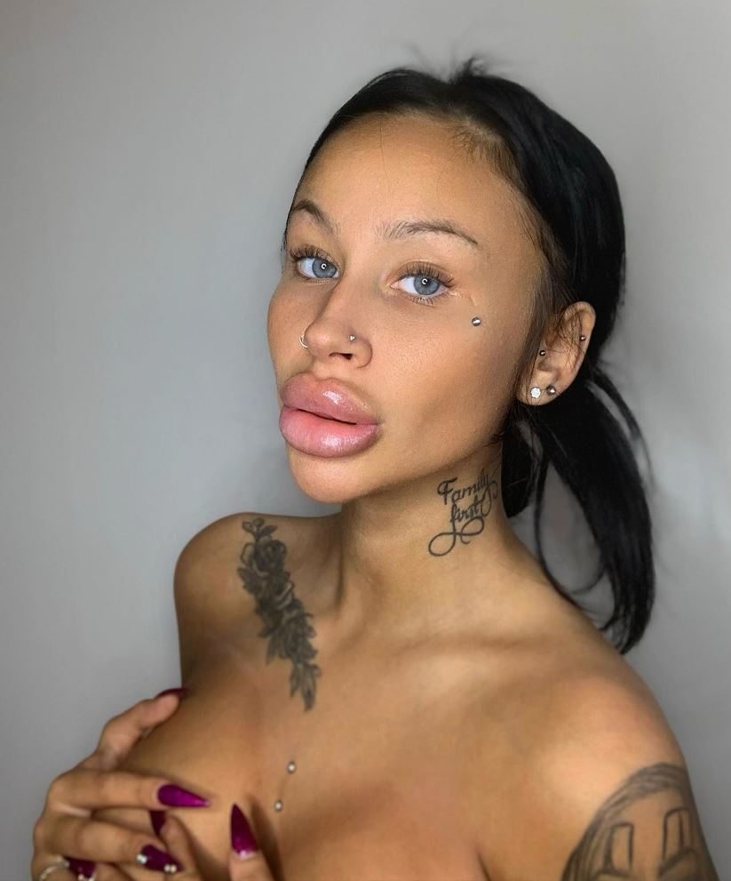 Top Fake Body Instagram Girls - 1