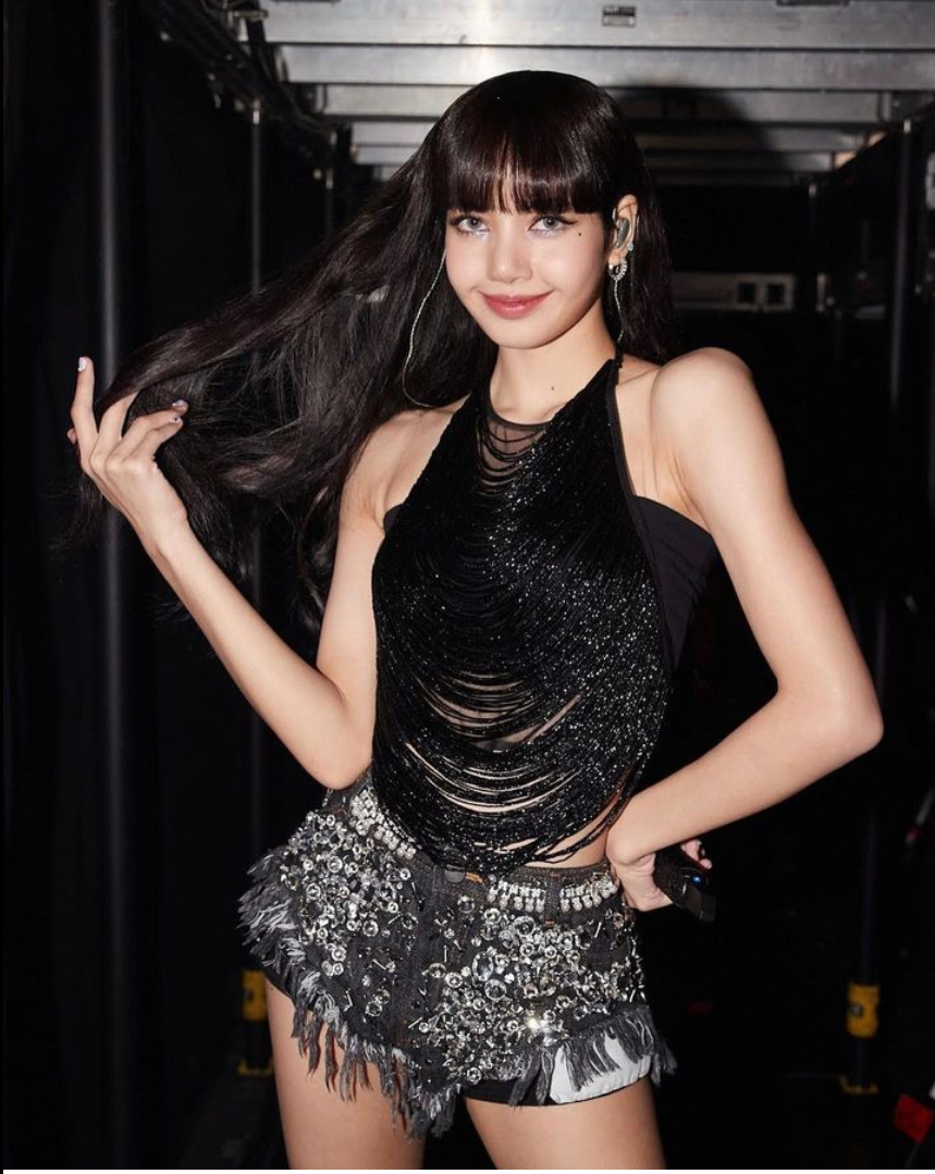 Born Pink World Tour Lisa solo Outfit - 2