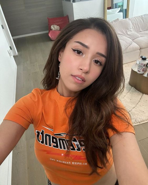 Hottest Girl Streamers - 1