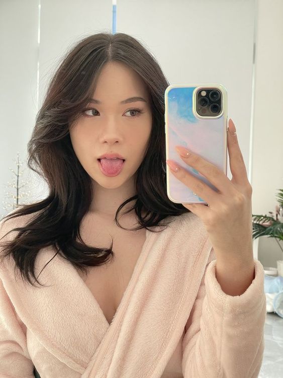 Hottest Girl Streamers - 2