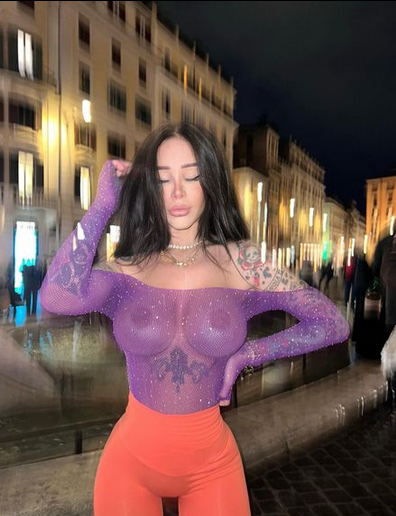 HOTTEST TATTOED WOMAN - 1