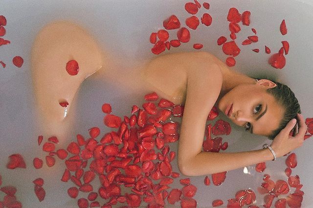 Hottest girl undisputed - 1