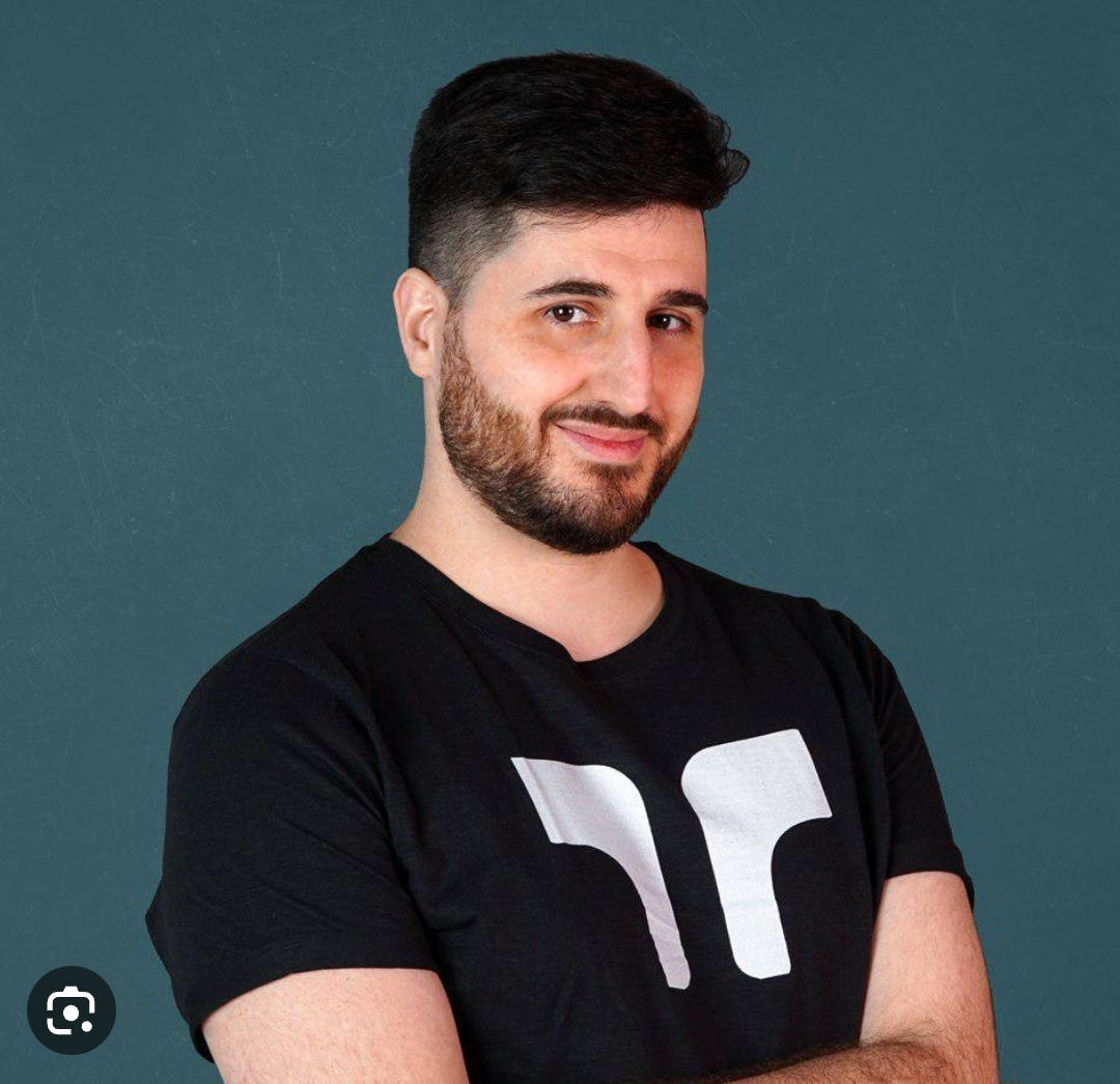 YOUTUBER/TIKTOKER - 1