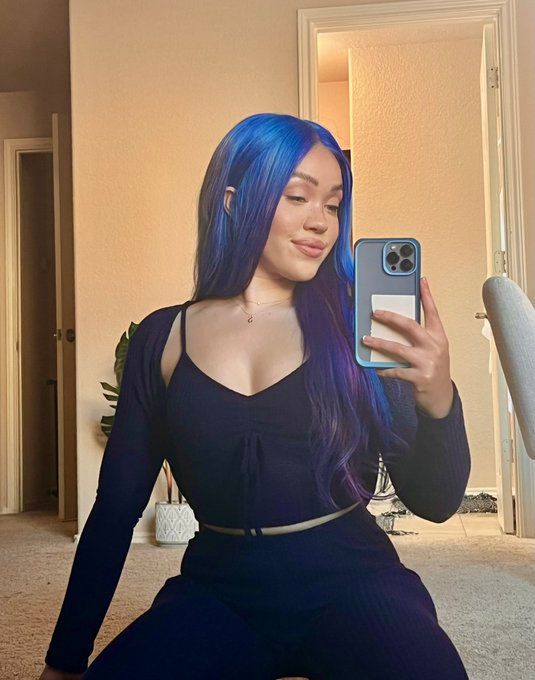 Best Streamer Woman - 1