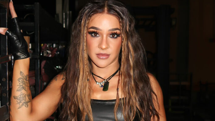 WHO IS THE PRETTIEST FEMALE WRESTLER - 1